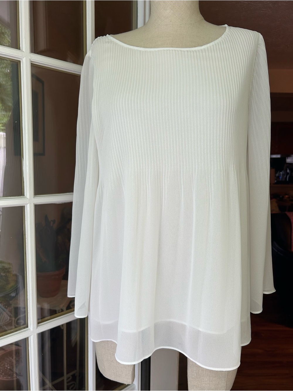 Max Studio Ivory Pleated Chiffon Tunic Blouse new with tags medium.